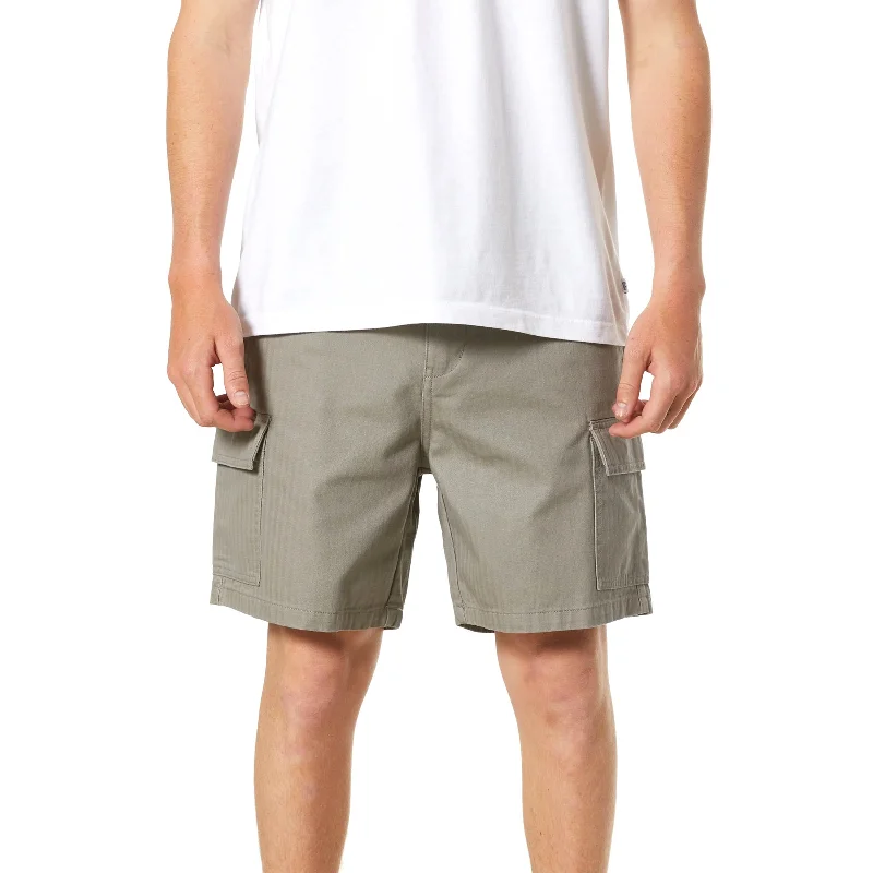 Casual Outfit Grant 18" Short