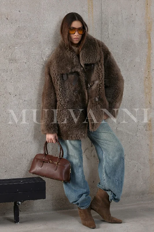 Wool Pants 𝐋𝐈𝐌𝐈𝐓𝐄𝐃 𝐄𝐃𝐈𝐓𝐈𝐎𝐍 DIANE Brown Shearling Coat